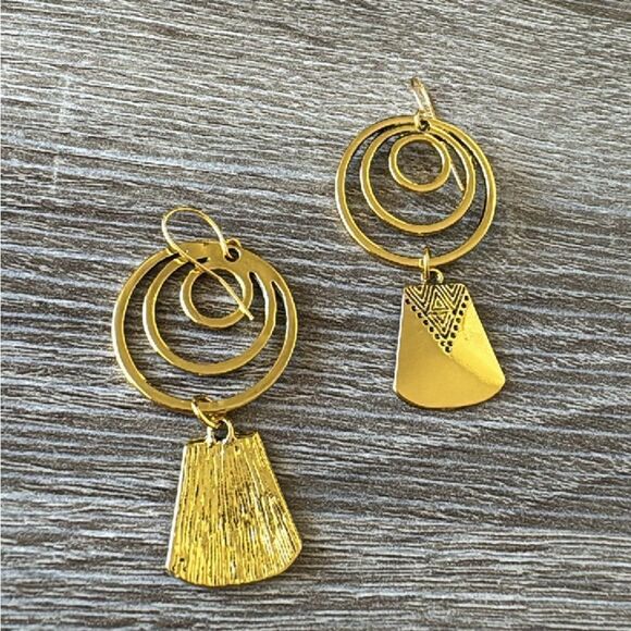 VintageāstyleādropāearringsāA102 - Picture 4 of 4